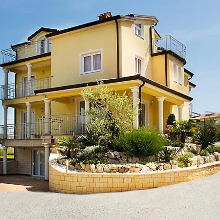 House Tomic For Max 22 Persons Maj