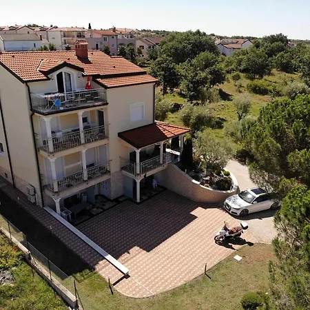 House Tomic For Max 22 Persons Maj Guest house