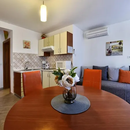 Guest house House Tomic For Max 22 Persons Maj 3*