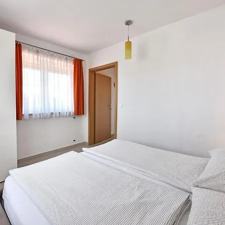 Guest house House Tomic For Max 22 Persons Maj
