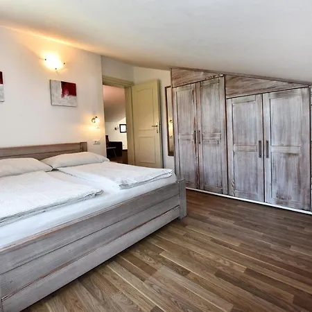 House Tomic For Max 22 Persons Maj