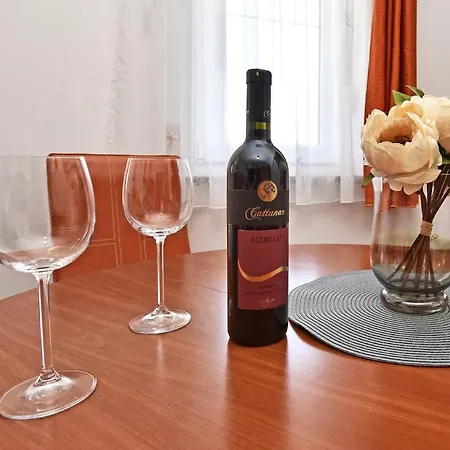 Guest house House Tomic For Max 22 Persons Maj Porec