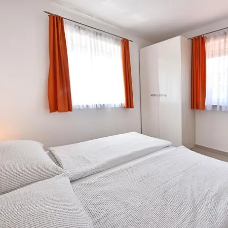 Guest house House Tomic For Max 22 Persons Maj Porec