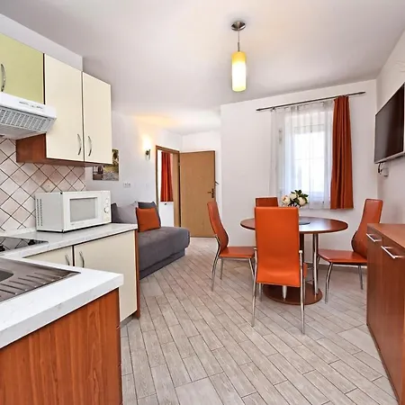 Guest house House Tomic For Max 22 Persons Maj Porec
