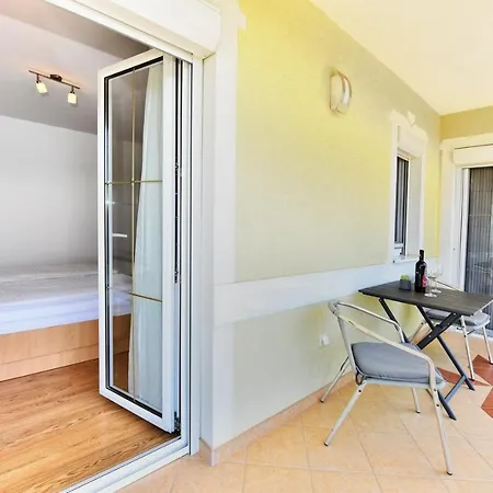 House Tomic For Max 22 Persons Maj Guest house