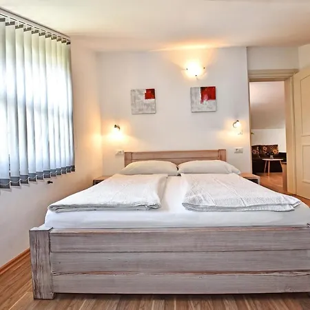House Tomic For Max 22 Persons Maj
