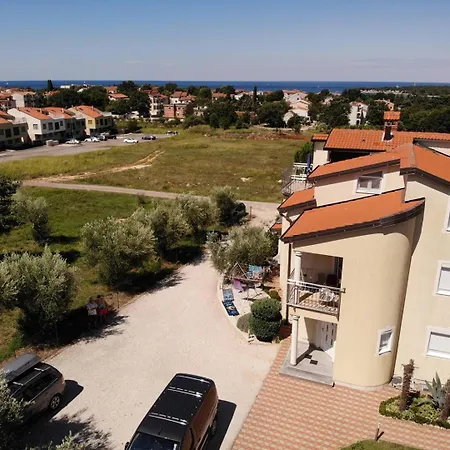 House Tomic For Max 22 Persons Maj