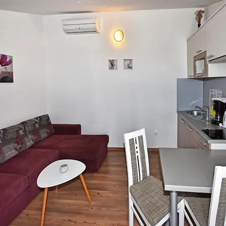 Guest house House Tomic For Max 22 Persons Maj