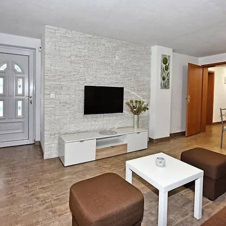 Guest house House Tomic For Max 22 Persons Maj 3*