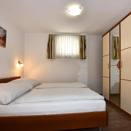 Guest house House Tomic For Max 22 Persons Maj Porec