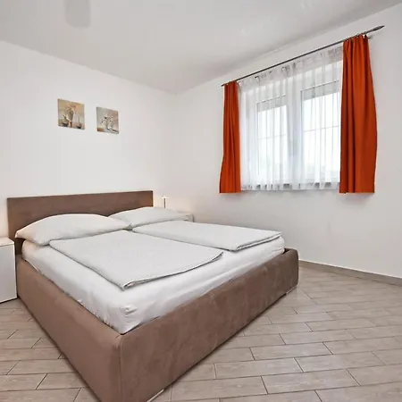 House Tomic For Max 22 Persons Maj