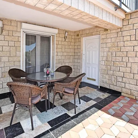House Tomic For Max 22 Persons Maj Πανσιόν 3*